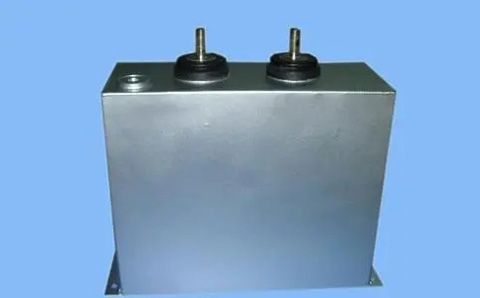 電容器充放電的原理是什么？